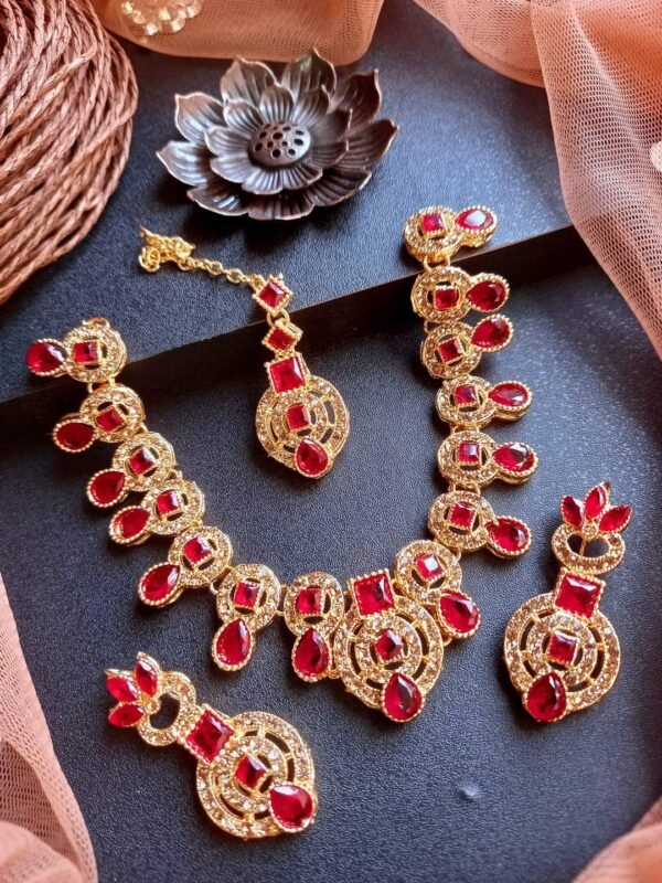 Necklace set with earrings and tikka - Image 6
